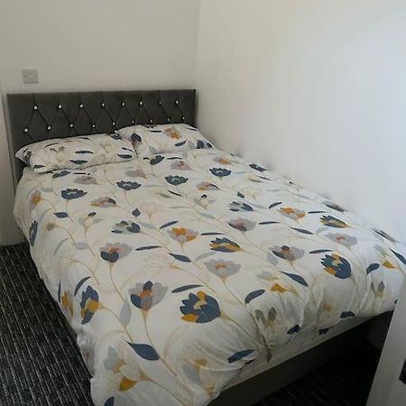 Modern 1 Bed Apartment In Salford Манчестер Экстерьер фото